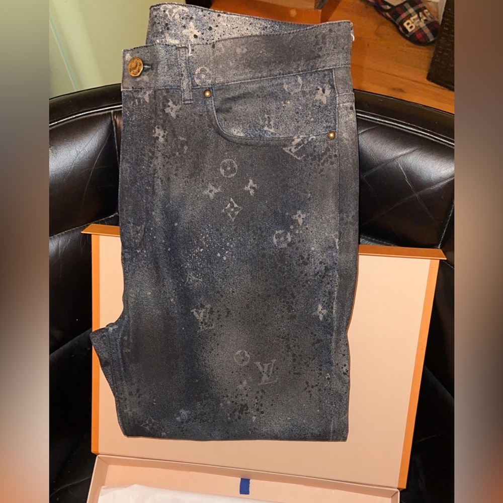 Louis Vuitton, men’s denim jeans. Ask if more photos needed!